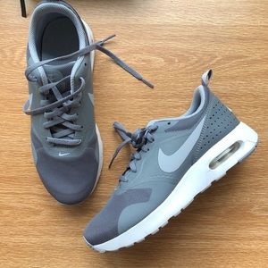 NIKE AIR MAX BRAND NEW
